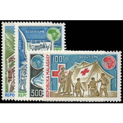 madagascar stamp 504 5 c122 3 malagasy boy scouts 1974